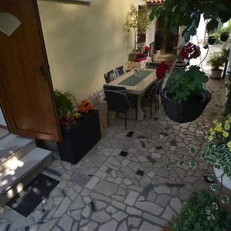 Fumi Apartment
