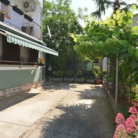Fumi Apartment *